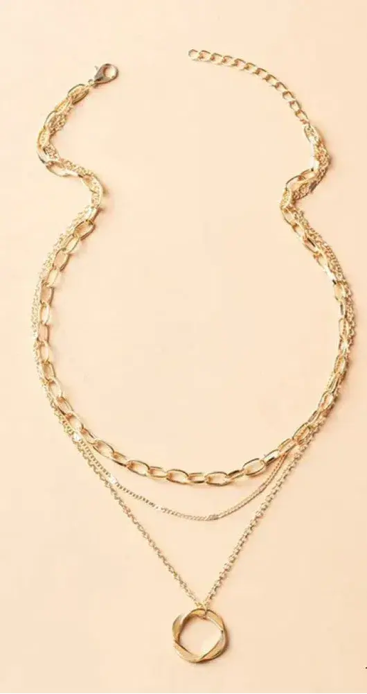 Classic Gold Layered Necklace with Pendant Design